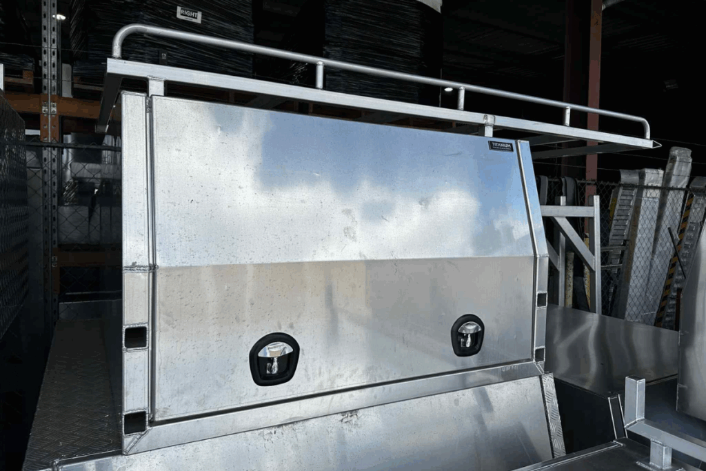 1400 Jack Canopy with Rack