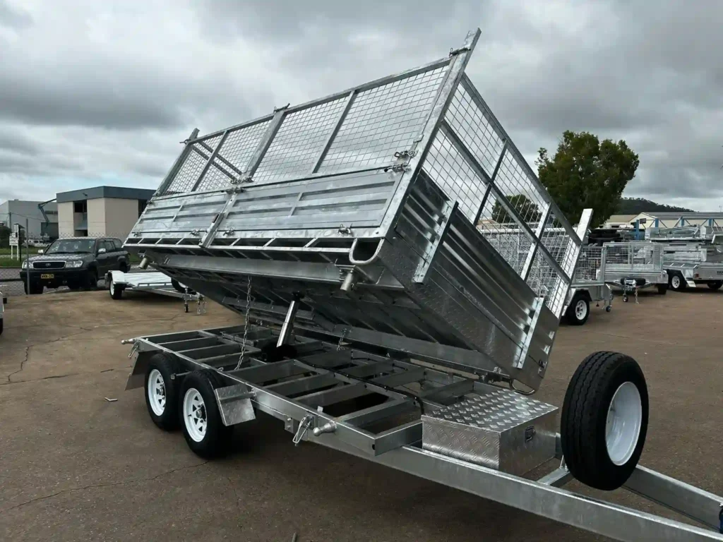 Tipper side tipping